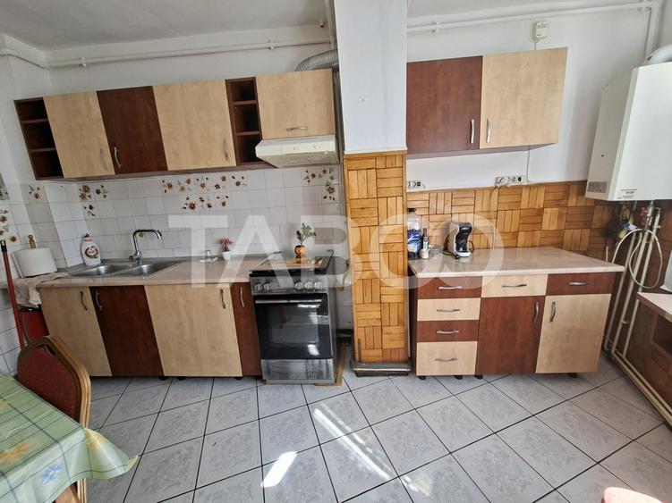 Apartament cu 2 camere decomandat, mobilat în Ștrand