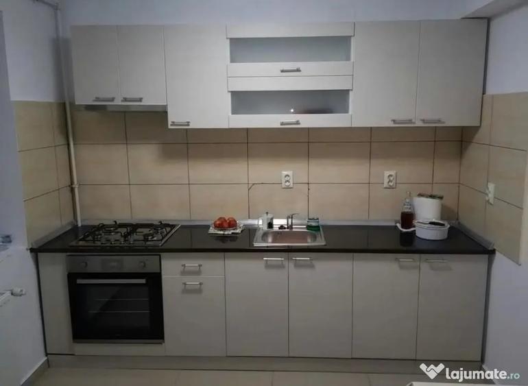 Apartament cu 4 camere decomandat în Tohanu Nou