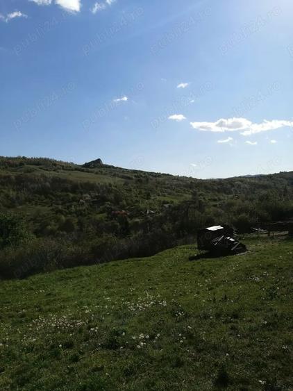 Teren de 4100 mp, în Ampoița