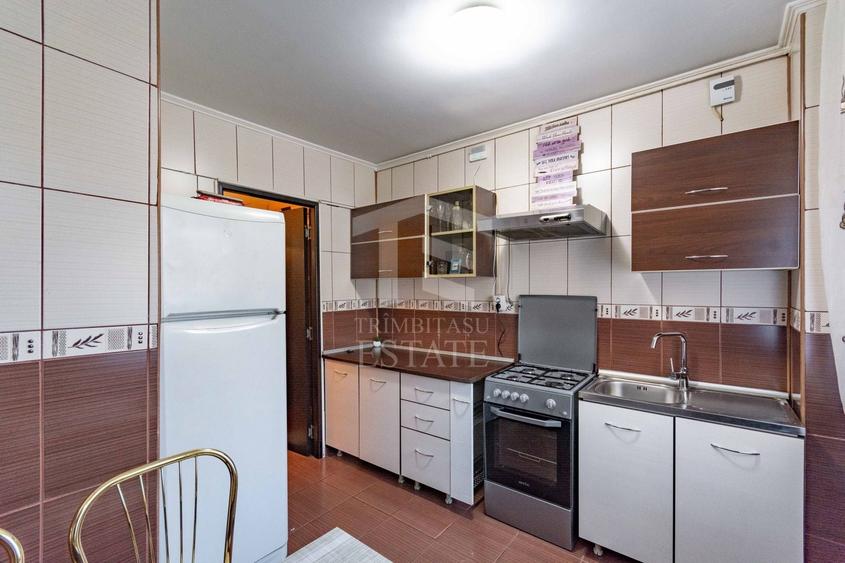 Apartament cu 3 camere decomandat, mobilat în Titan
