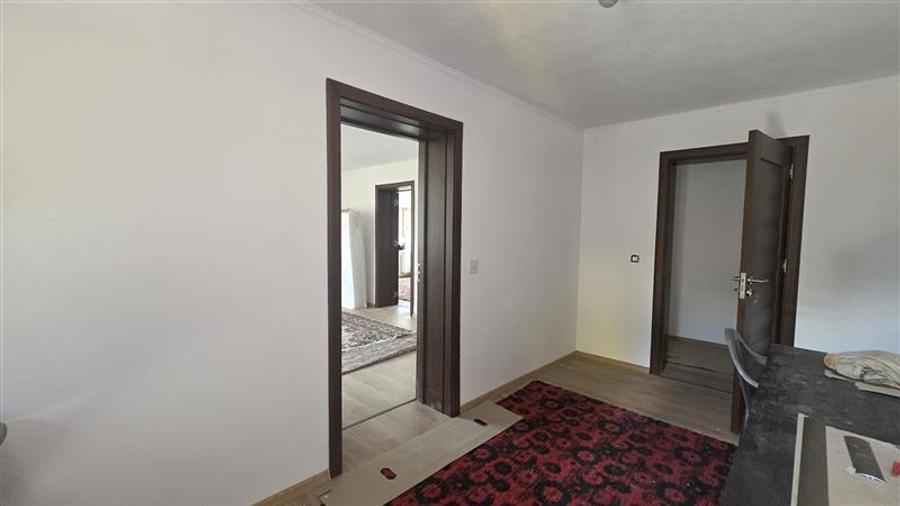 Casă individuală cu 6 camere cu Teren 341 Mp în 1 Mai
