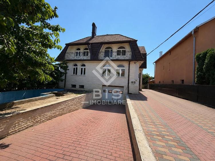 Casă individuală cu 10 camere cu Canalizare în Nord
