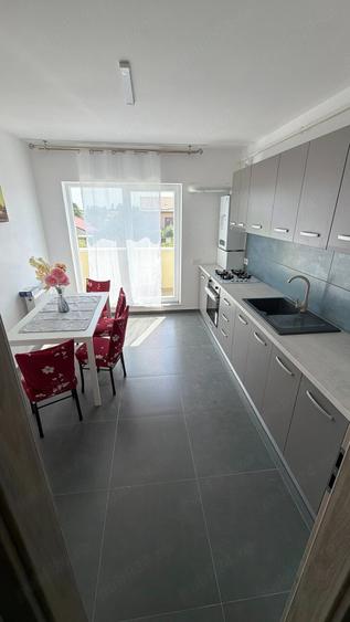 Apartament cu 2 camere decomandat în 1 Decembrie