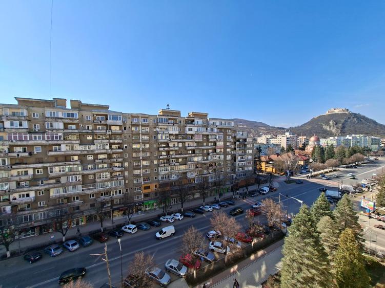 Apartament cu 3 camere în Ultracentral