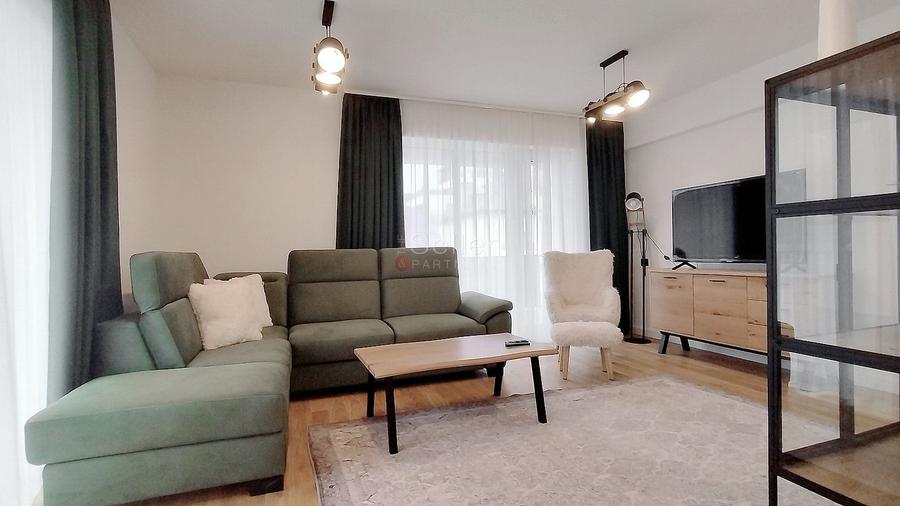 Apartament cu 3 camere semidecomandat, mobilat în Brașovul Vechi