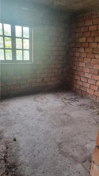 Casă cu 3 camere cu Teren 1068 Mp în Ostroveni