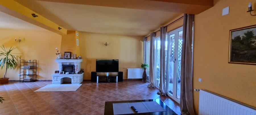 Casă individuală cu 4 camere cu Canalizare în Buda