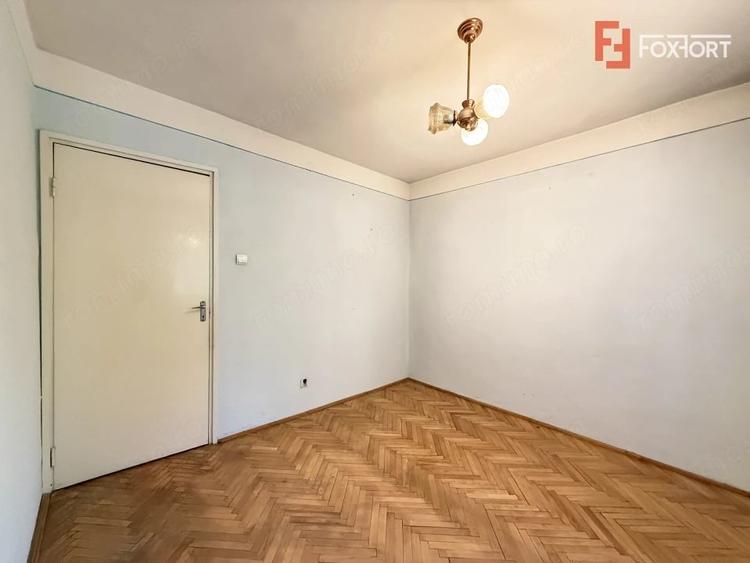 Apartament cu 3 camere semidecomandat în Circumvalațiunii