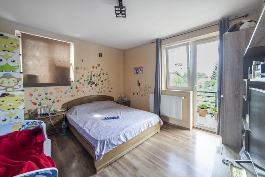 Casă individuală cu 6 camere cu Canalizare în Colentina