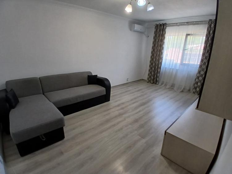 Apartament cu 2 camere semidecomandat, mobilat în Podul de Fier