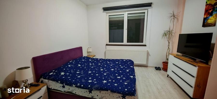 Apartament cu 4 camere decomandat, mobilat în Central