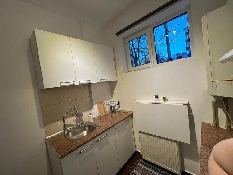 Garsonieră decomandată în Apărătorii Patriei