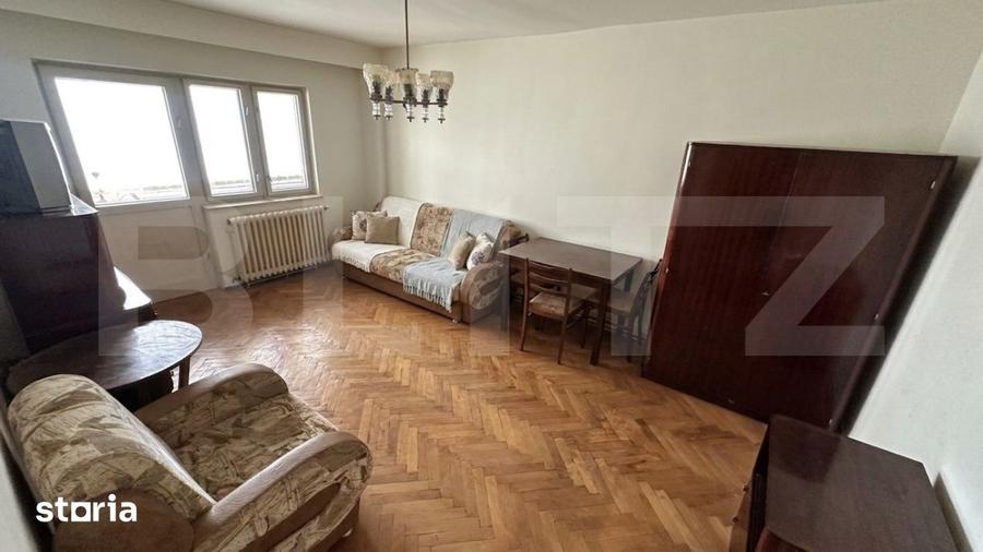 Apartament cu 4 camere decomandat în Central