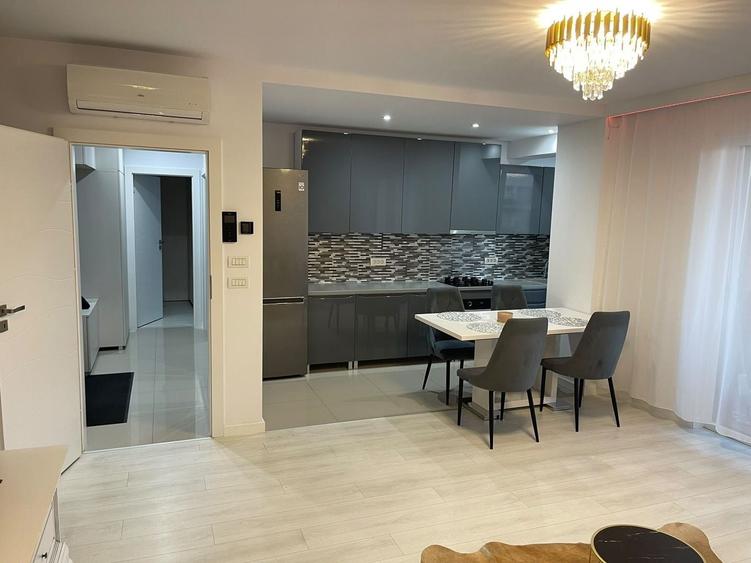 Apartament cu 2 camere semidecomandat, mobilat în Aradului