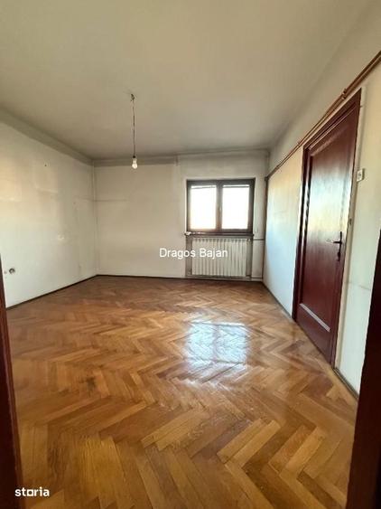 Apartament cu 3 camere în Calea Victoriei