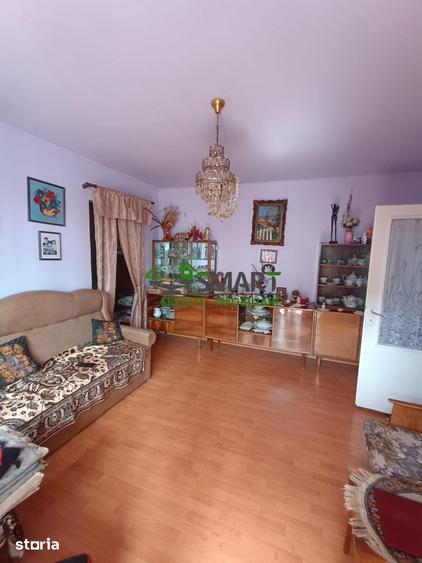 Apartament cu 3 camere semidecomandat în Valea Roșie