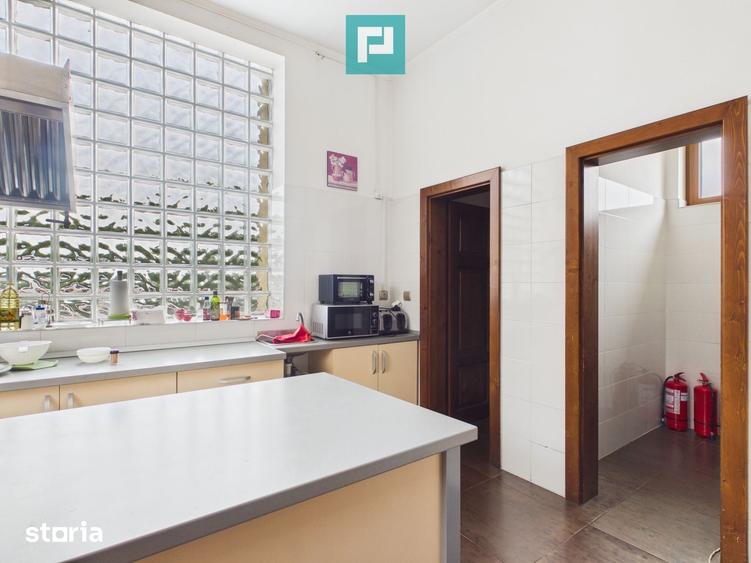 Spațiu comercial, de 650 mp, în Sânmartin