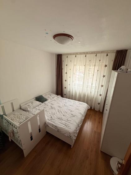 Apartament cu 3 camere decomandat în Coman