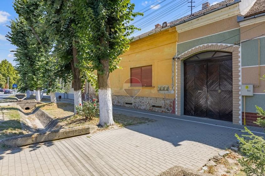 Casă cu 5 camere cu Teren 853 Mp în Ultracentral