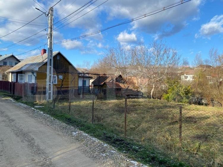 Casă individuală cu 3 camere cu Teren 1048 Mp în Siret