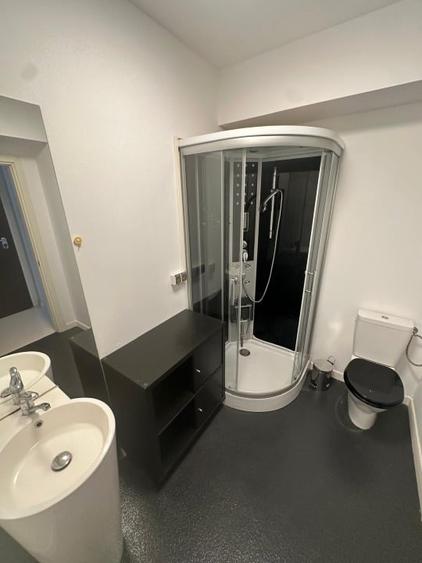 Apartament cu 2 camere nedecomandat, mobilat în 13 Septembrie