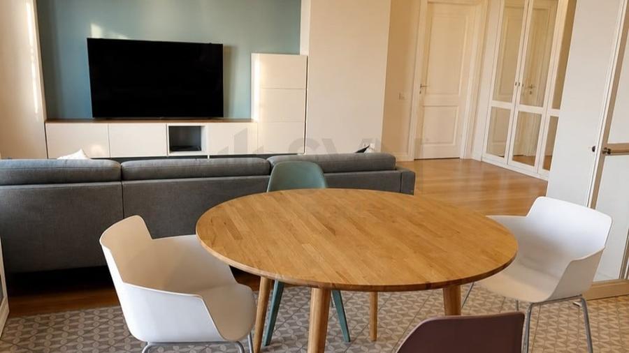 Apartament cu 3 camere decomandat în Victoriei