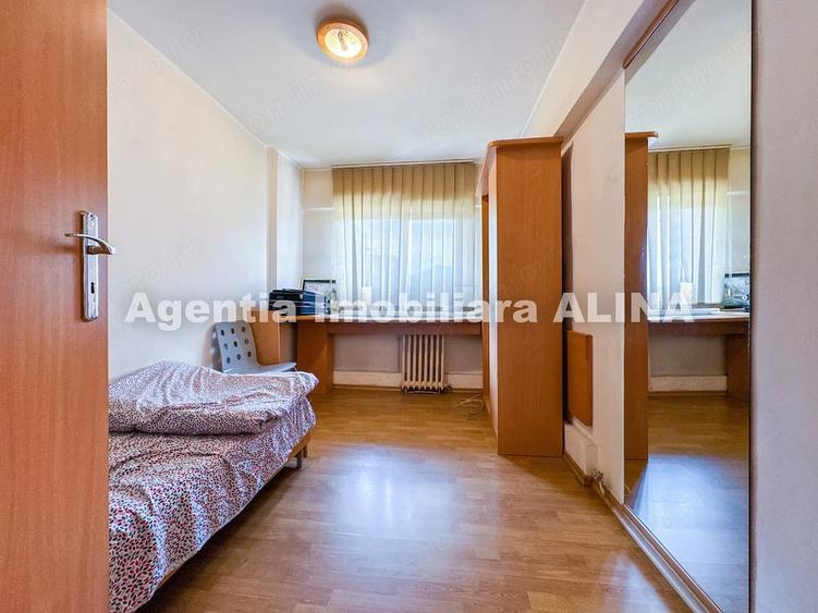 Apartament cu 4 camere decomandat în Decebal