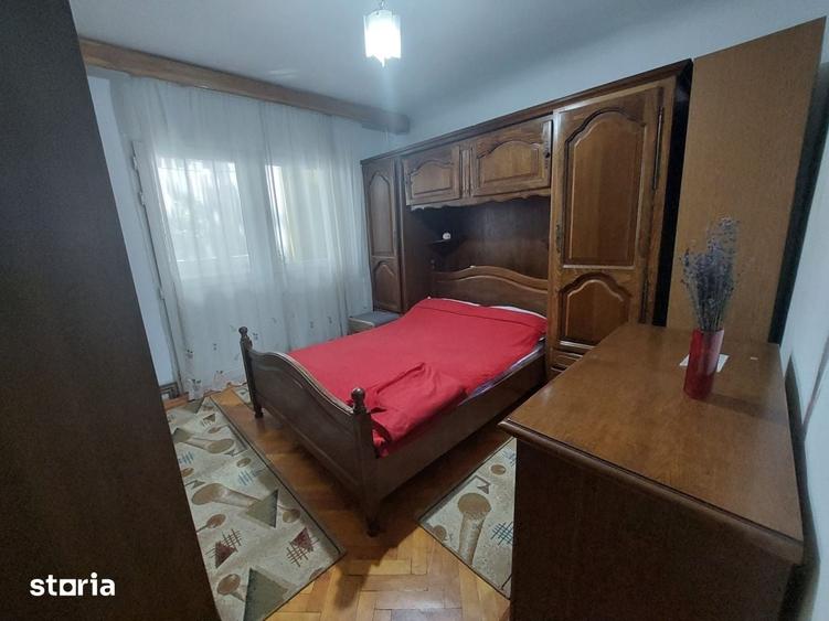 Apartament cu 3 camere decomandat în Calea București