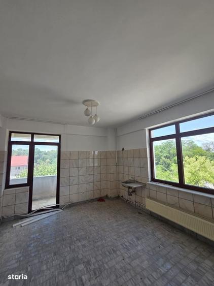 Casă cu 4 camere în Prundu