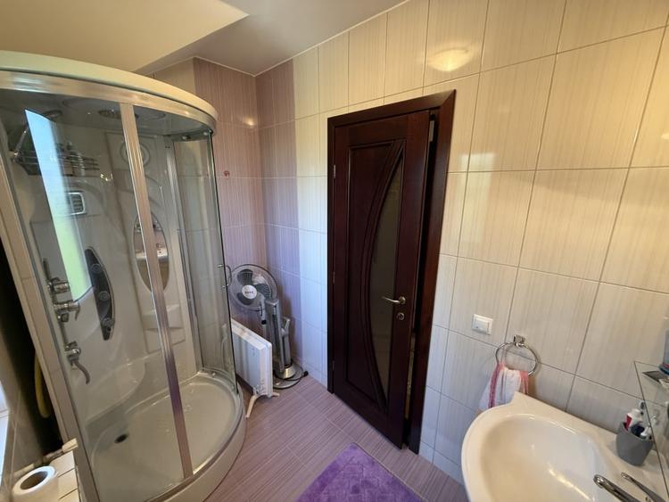 Casă individuală cu 4 camere cu Canalizare în Cetate