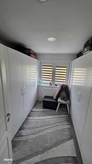 Apartament cu 3 camere în Micro 16