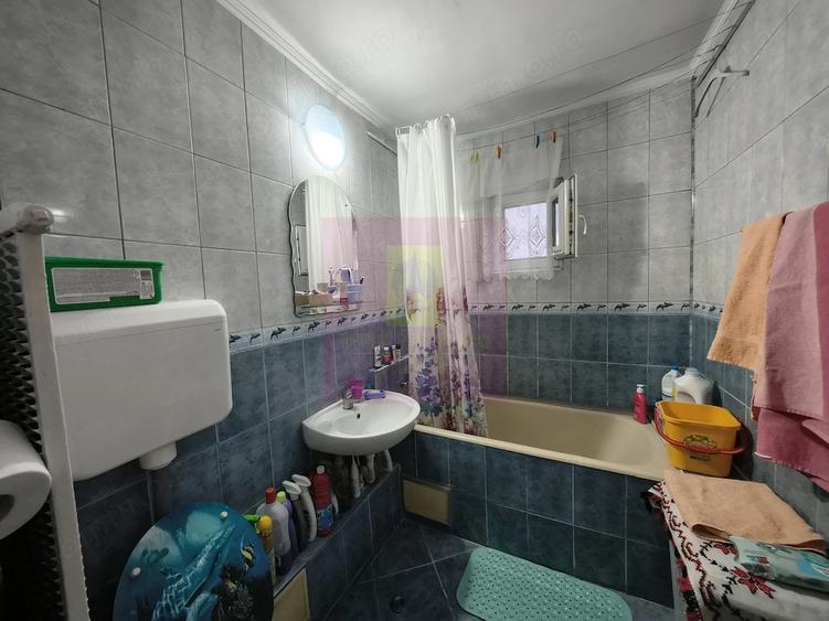 Apartament cu 3 camere decomandat, mobilat în Colentina