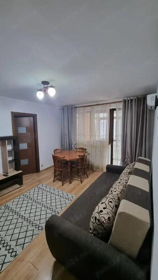 Apartament cu 3 camere semidecomandat în 9 Mai