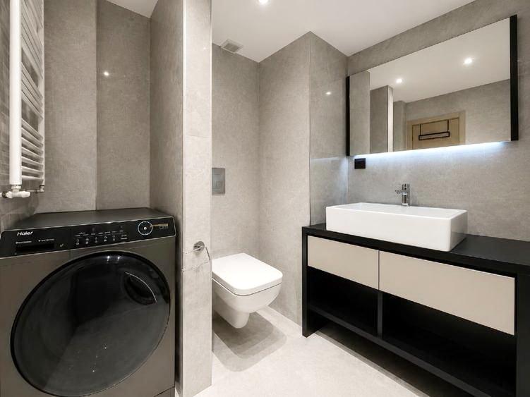 Apartament cu 3 camere decomandat, mobilat în Decebal