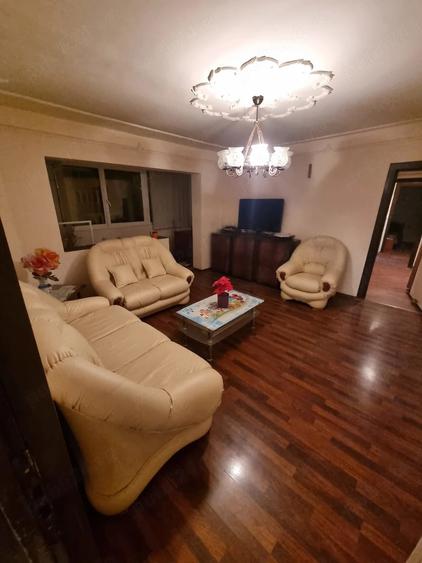 Apartament cu 3 camere decomandat în Șagului