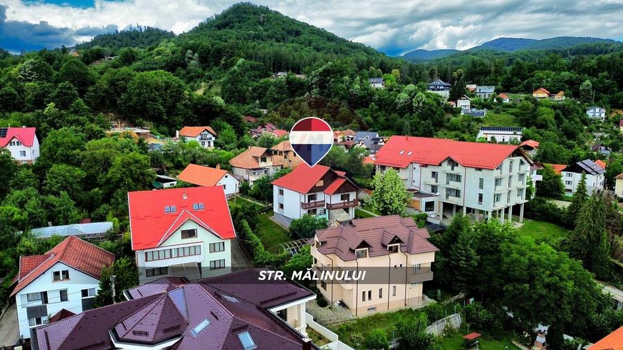 Birou, de 350 mp, în Valea Roșie