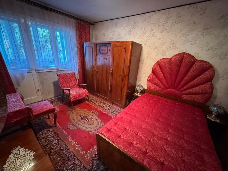 Apartament cu 3 camere decomandat în Berceni