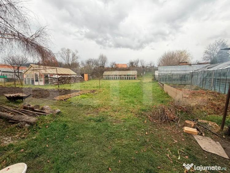 Casă cu 7 camere cu Teren 2285 Mp în Tohanu Vechi