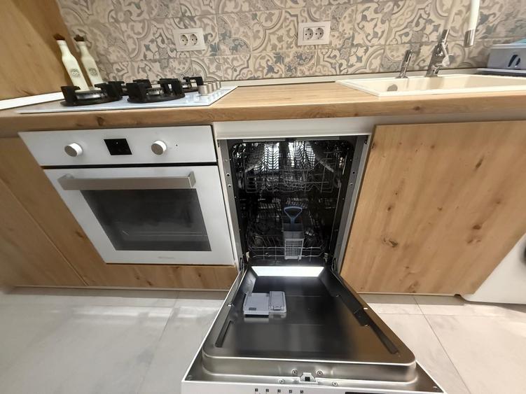 Mamaia -- Apartament nou, cu  loc de parcare - 11