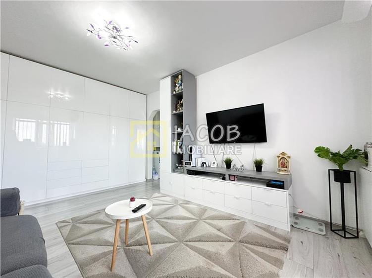 Apartament cu 2 camere semidecomandat în Mioriței