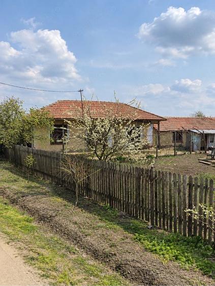 Casă cu Teren 720 Mp în Oncești