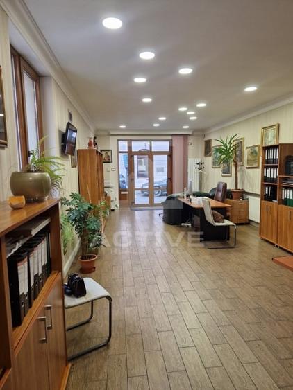 Birou, de 95 mp, în Central