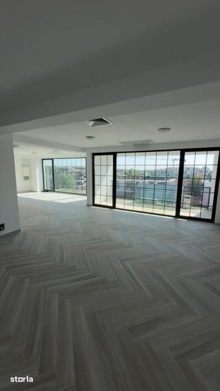 Apartament cu 3 camere în Central — fotografia 3