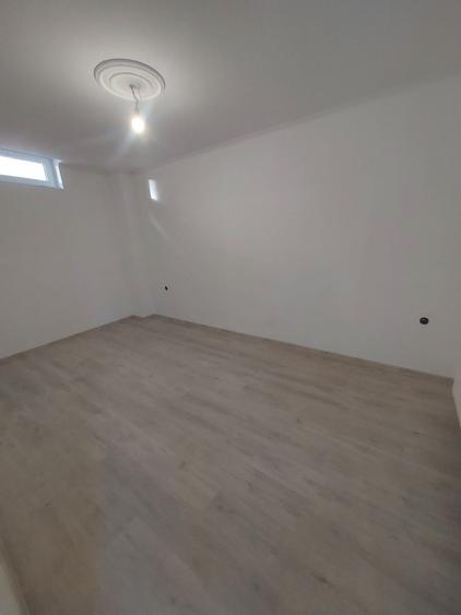 Casă cu 3 camere cu Teren 60 Mp în Exterior Vest