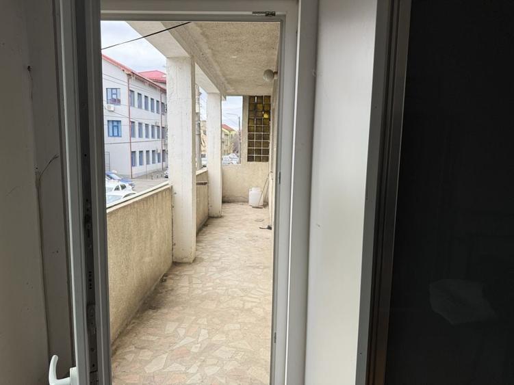 Apartament cu 4 camere decomandat în Central