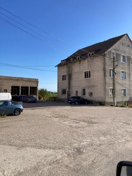 Spațiu comercial, de 912 mp, în Teiu
