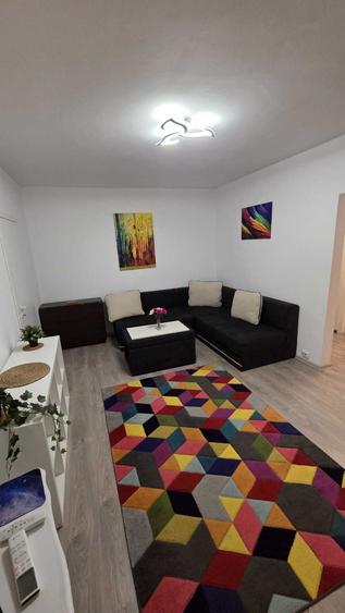 Apartament cu 2 camere semidecomandat în 1 Mai