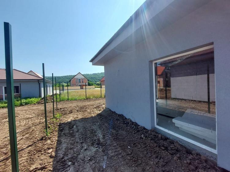 Duplex cu 3 camere cu Canalizare în Exterior Est