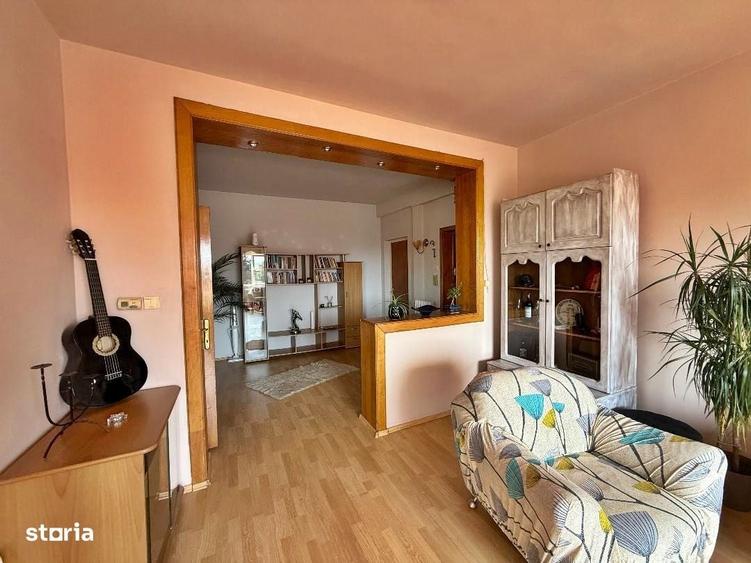 Apartament cu 4 camere în Cetate