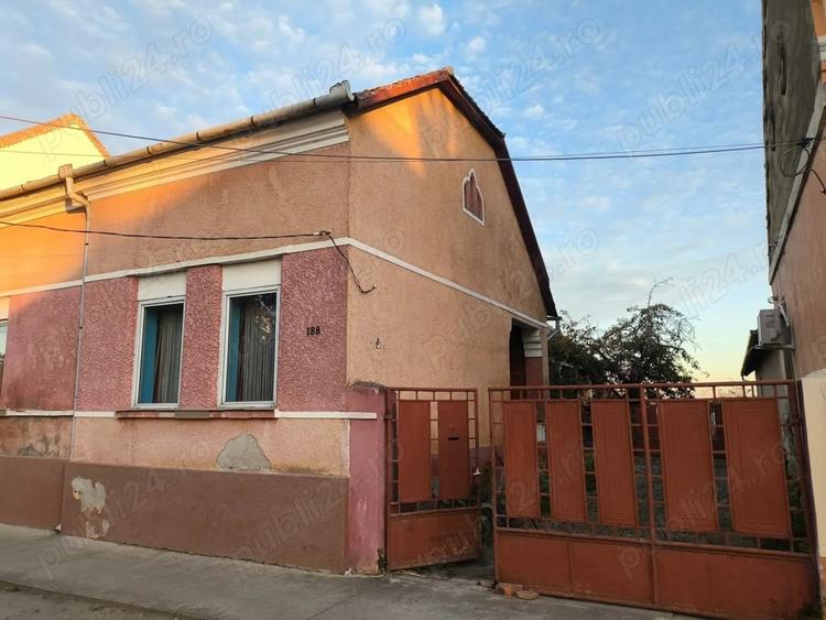 Casă cu 4 camere cu Teren 2518 Mp în Tomnatic